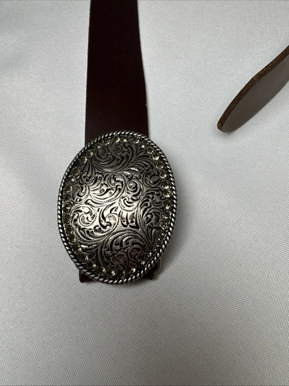 American Eagle AEO Women’s Brown Leather Belt Sz XS Oval Buckle Rhinestones